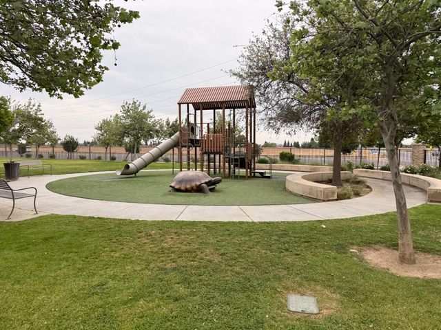 6153 W Marble Hill Drive, Fresno, CA 93722