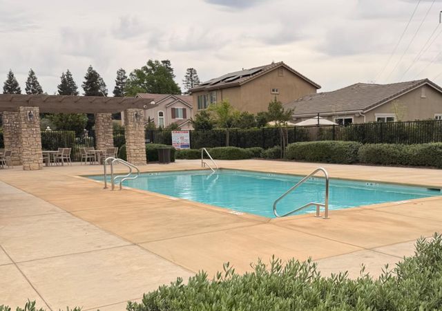 6153 W Marble Hill Drive, Fresno, CA 93722