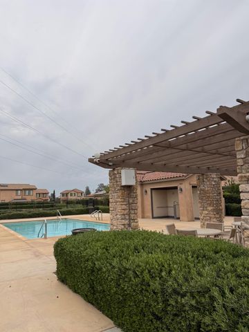 6153 W Marble Hill Drive, Fresno, CA 93722