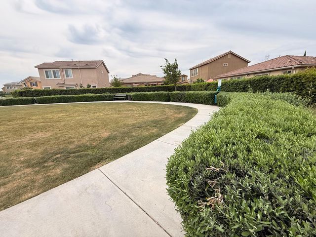 6153 W Marble Hill Drive, Fresno, CA 93722