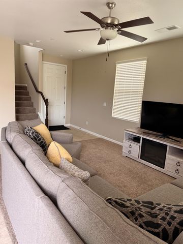 6153 W Marble Hill Drive, Fresno, CA 93722