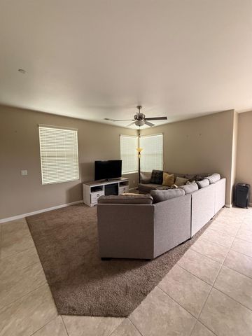 6153 W Marble Hill Drive, Fresno, CA 93722