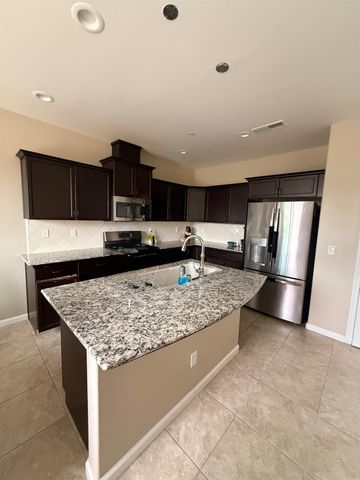 6153 W Marble Hill Drive, Fresno, CA 93722