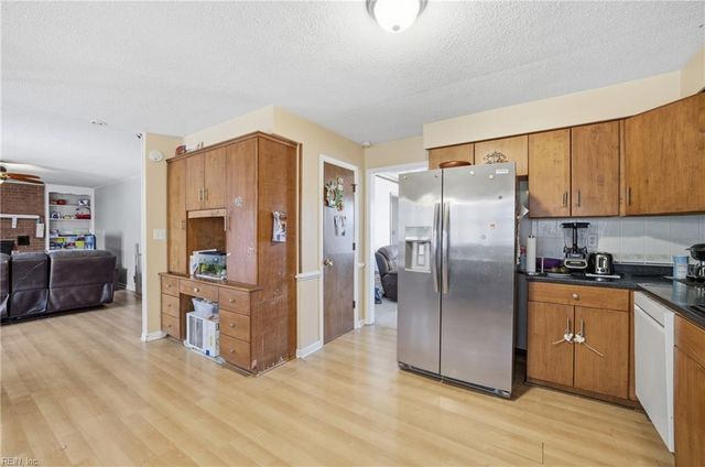 905 Laurie CT, Virginia Beach, VA 23464