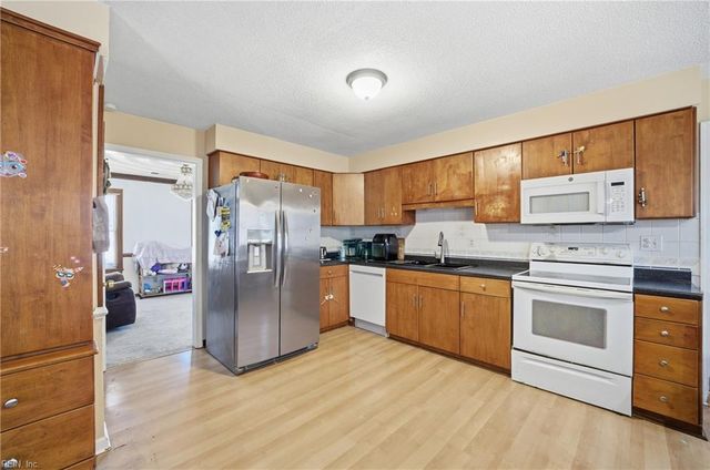 905 Laurie CT, Virginia Beach, VA 23464