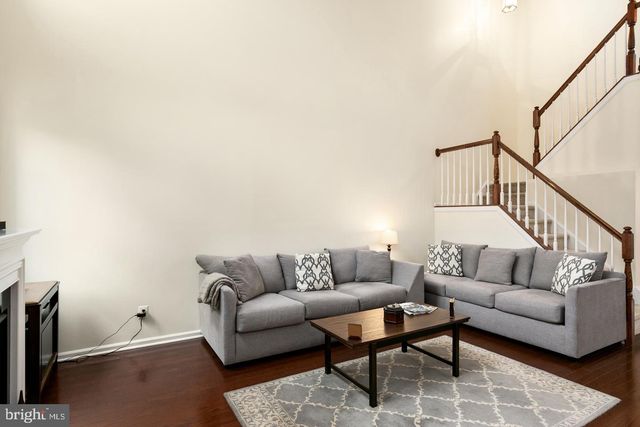 15 OVERLOOK DR, Mount Laurel, NJ 08054