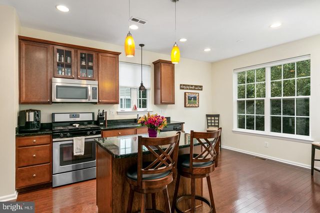 15 OVERLOOK DR, Mount Laurel, NJ 08054