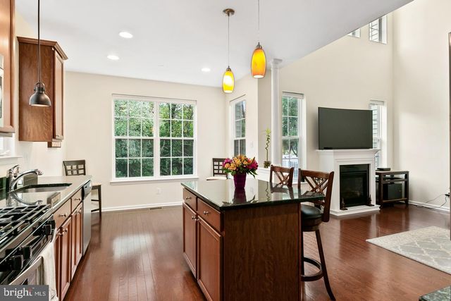 15 OVERLOOK DR, Mount Laurel, NJ 08054