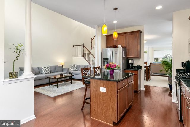 15 OVERLOOK DR, Mount Laurel, NJ 08054