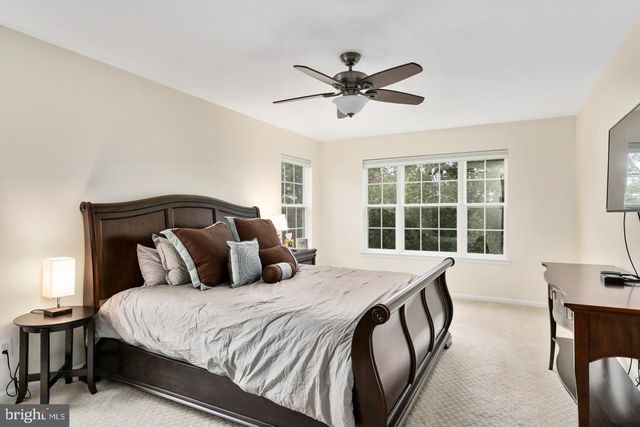 15 OVERLOOK DR, Mount Laurel, NJ 08054