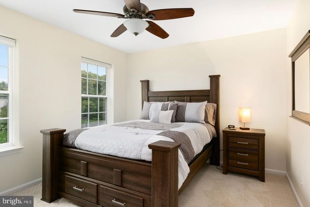 15 OVERLOOK DR, Mount Laurel, NJ 08054