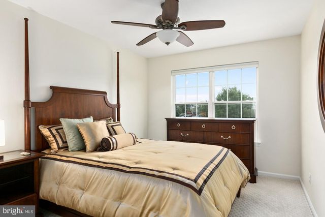 15 OVERLOOK DR, Mount Laurel, NJ 08054