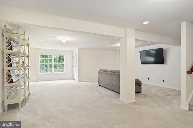 15 OVERLOOK DR, Mount Laurel, NJ 08054