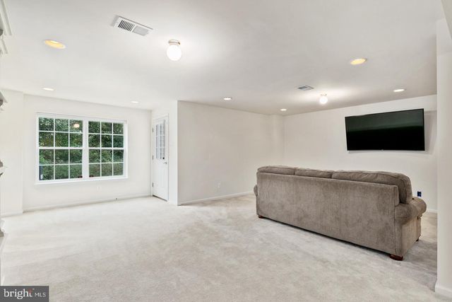 15 OVERLOOK DR, Mount Laurel, NJ 08054