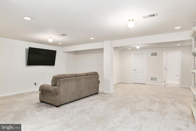 15 OVERLOOK DR, Mount Laurel, NJ 08054