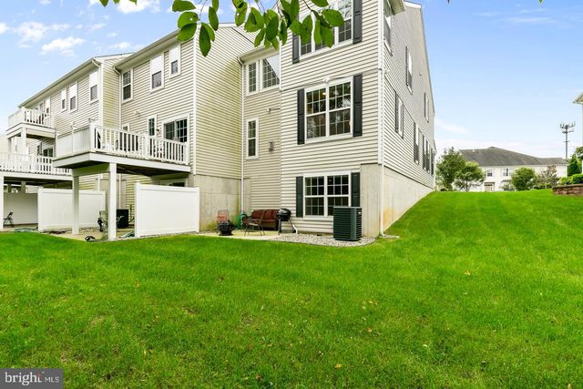 15 OVERLOOK DR, Mount Laurel, NJ 08054