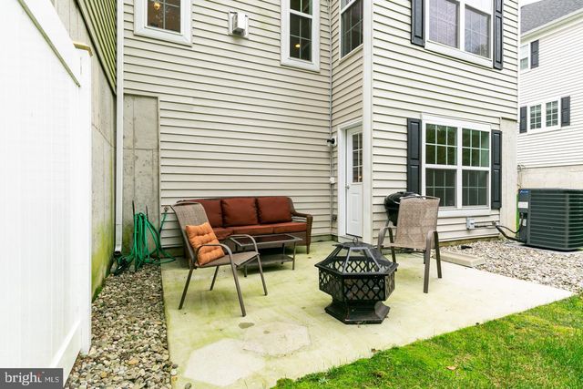 15 OVERLOOK DR, Mount Laurel, NJ 08054