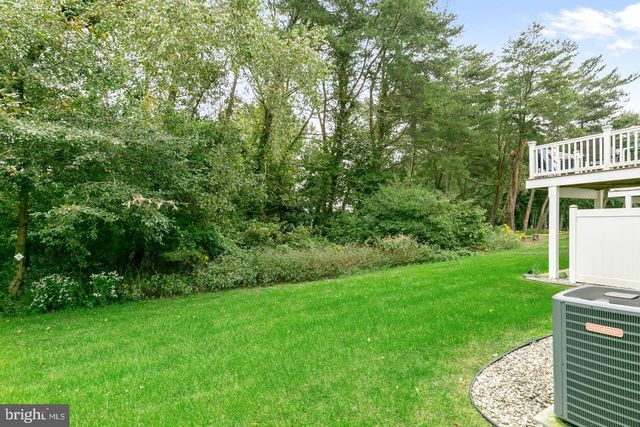 15 OVERLOOK DR, Mount Laurel, NJ 08054