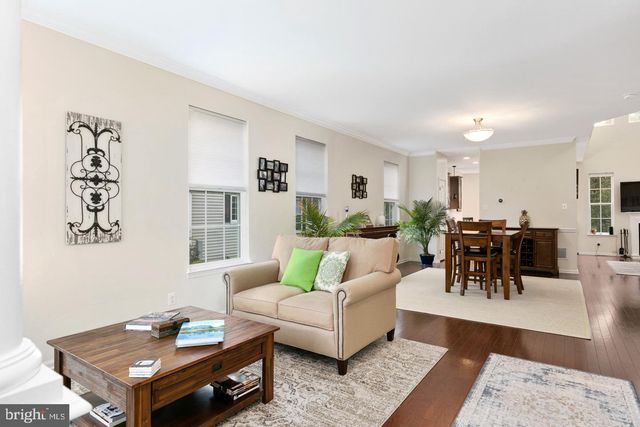 15 OVERLOOK DR, Mount Laurel, NJ 08054