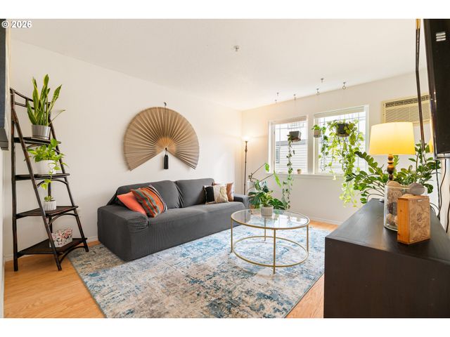 6700 N PITTSBURG Ave, Portland, OR 97203