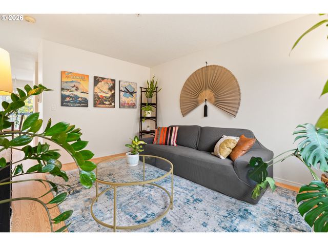 6700 N PITTSBURG Ave, Portland, OR 97203