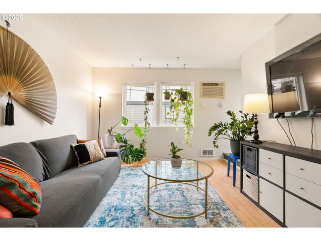 6700 N PITTSBURG Ave, Portland, OR 97203