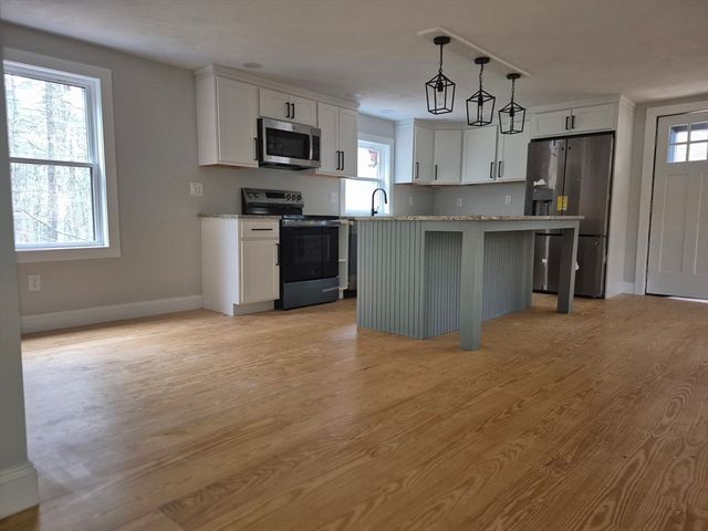 182 Main Rd, Gill, MA 01354