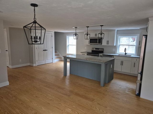 182 Main Rd, Gill, MA 01354