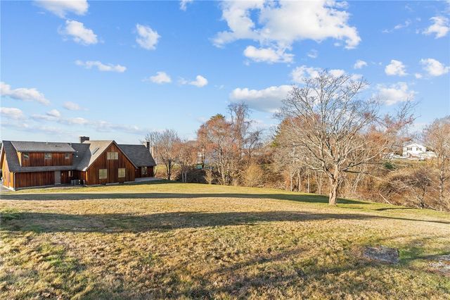 8 J H Dwyer Drive, Middletown, RI 02842