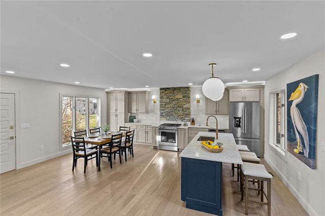8 J H Dwyer Drive, Middletown, RI 02842