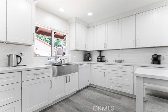 4710 Ventura Canyon Avenue, Sherman Oaks, CA 91423