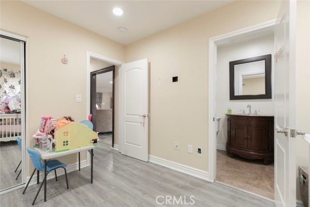 4710 Ventura Canyon Avenue, Sherman Oaks, CA 91423