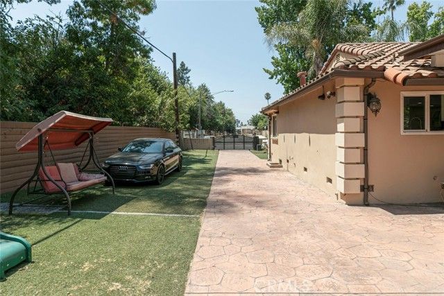 4710 Ventura Canyon Avenue, Sherman Oaks, CA 91423