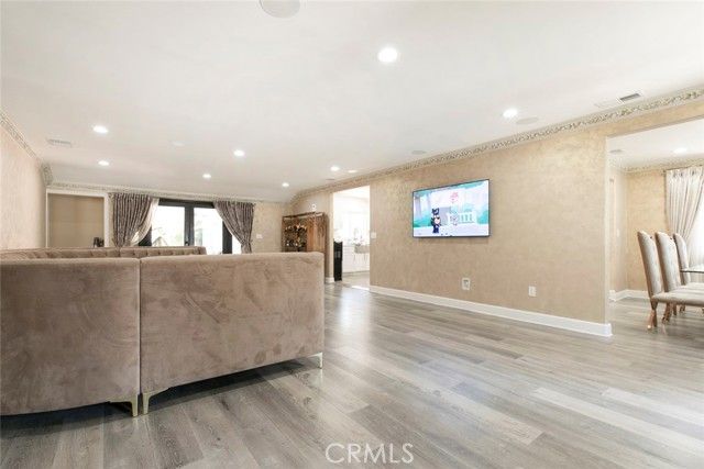 4710 Ventura Canyon Avenue, Sherman Oaks, CA 91423