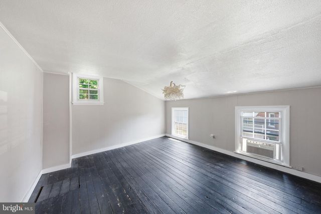 27 SPRUCE ST, Pomeroy, PA 19367