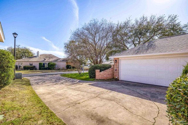 4172 Longwood Cir, Gulf Breeze, FL 32563