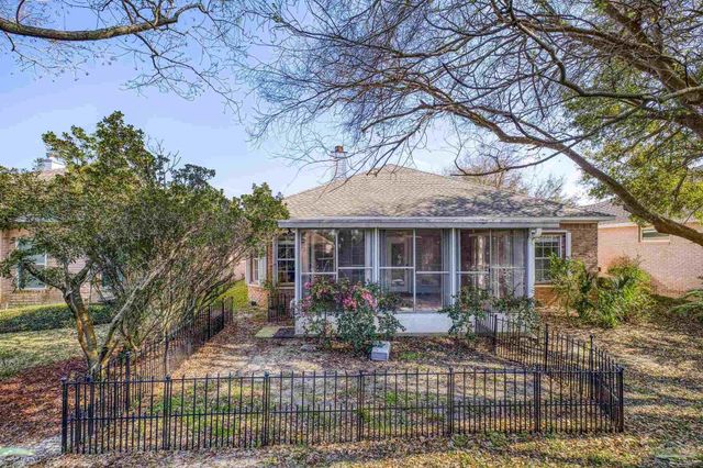 4172 Longwood Cir, Gulf Breeze, FL 32563