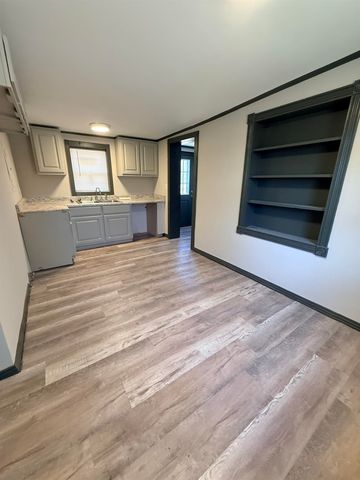 226 OAK ST, Selmer, TN 38375