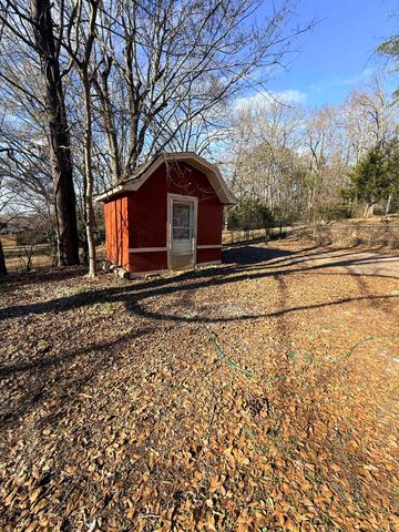 226 OAK ST, Selmer, TN 38375