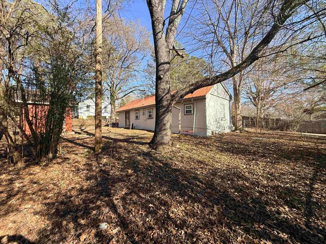 226 OAK ST, Selmer, TN 38375