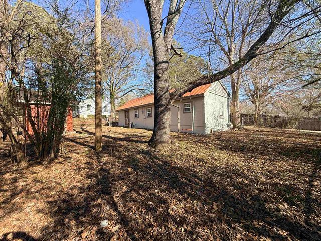 226 OAK ST, Selmer, TN 38375