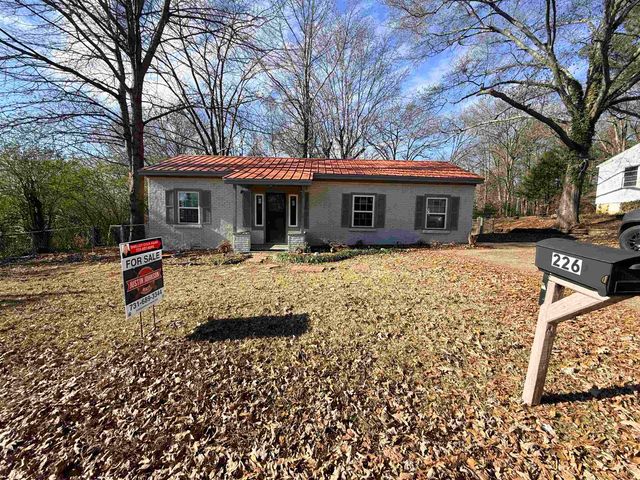 226 OAK ST, Selmer, TN 38375