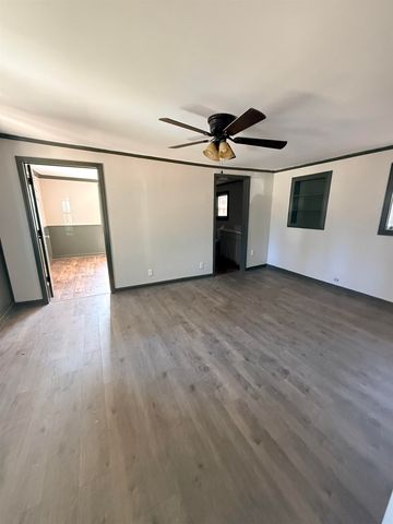 226 OAK ST, Selmer, TN 38375