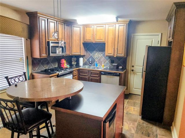 1108 W 46th Street 6, Kansas City, MO 64112