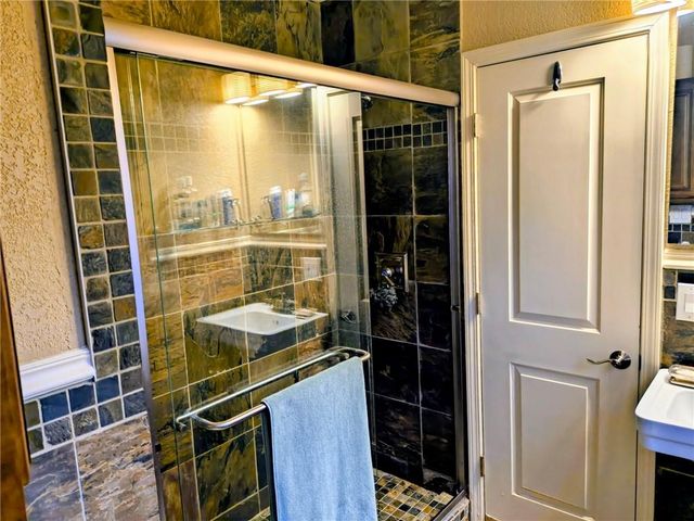 1108 W 46th Street 6, Kansas City, MO 64112