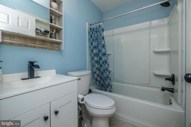 9 GLEN RIDGE DR, Downingtown, PA 19335
