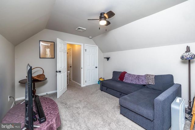 9 GLEN RIDGE DR, Downingtown, PA 19335