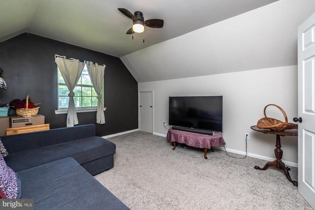 9 GLEN RIDGE DR, Downingtown, PA 19335