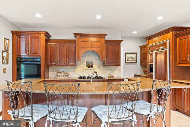 121 MADARA DR, Hanover, PA 17331