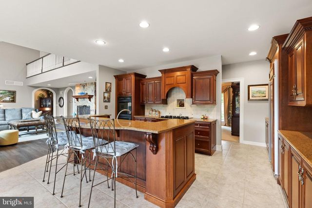 121 MADARA DR, Hanover, PA 17331